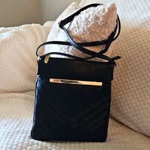 LC Conrad Elegant Black Quilted Shoulder Bag